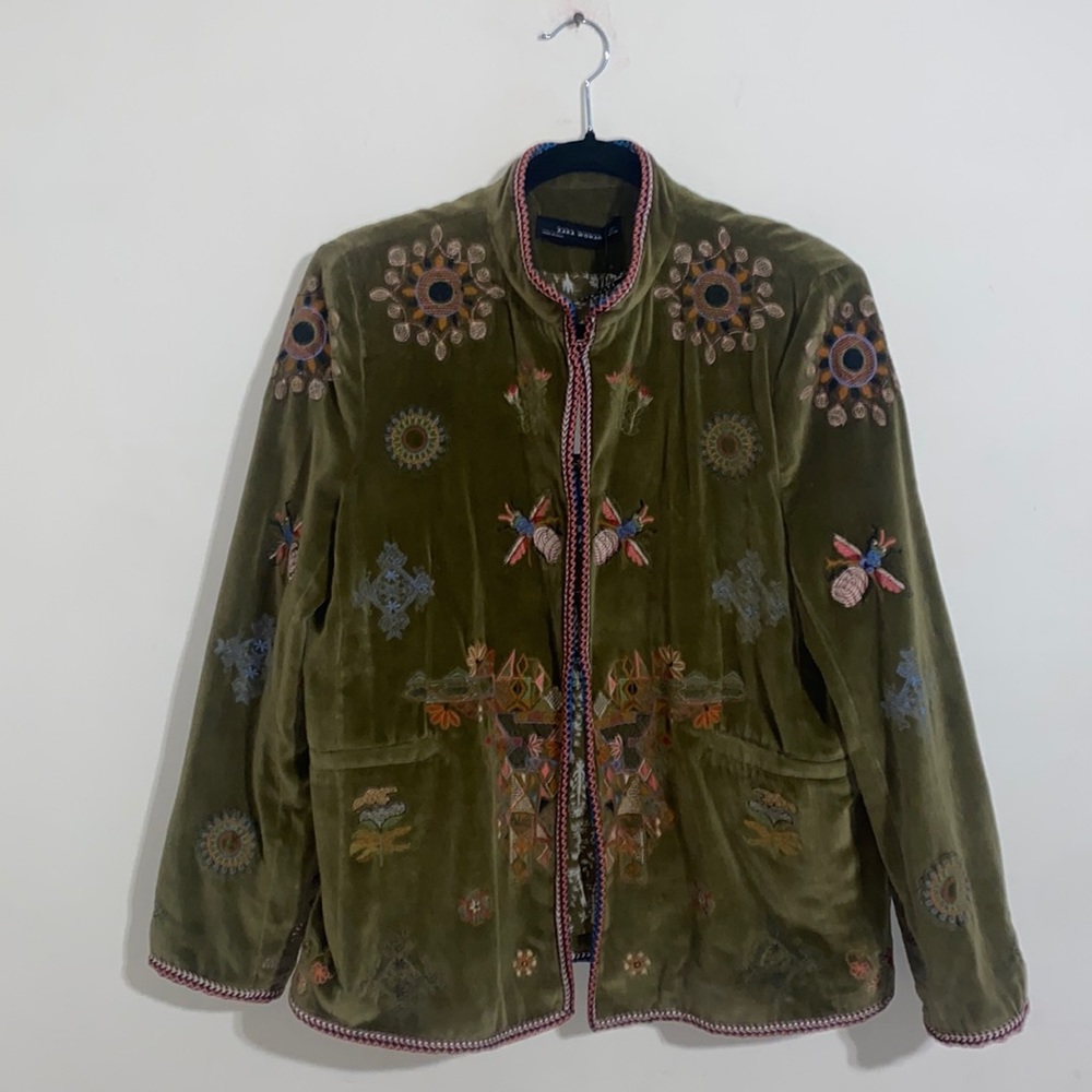 Zara Woman Velvet Embroidered Beetles Flowers Blazer in Johnny Was style - Picture 4 of 12